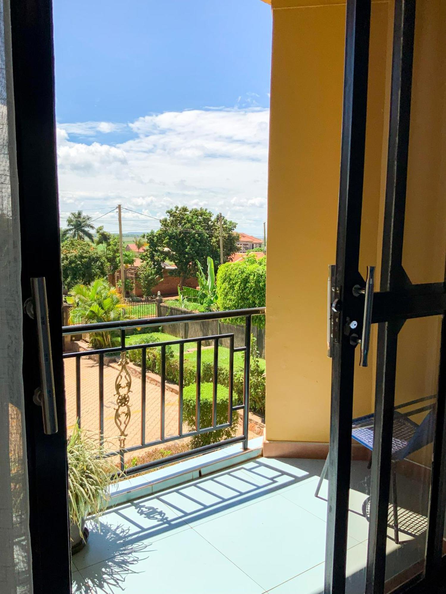 Hendo Hotel Entebbe Exterior foto